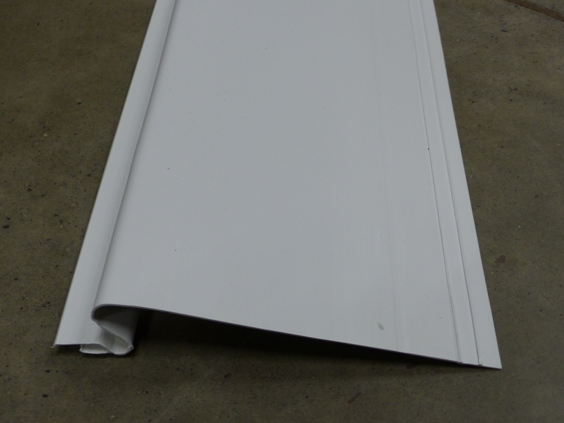 Solid gutter cover profile